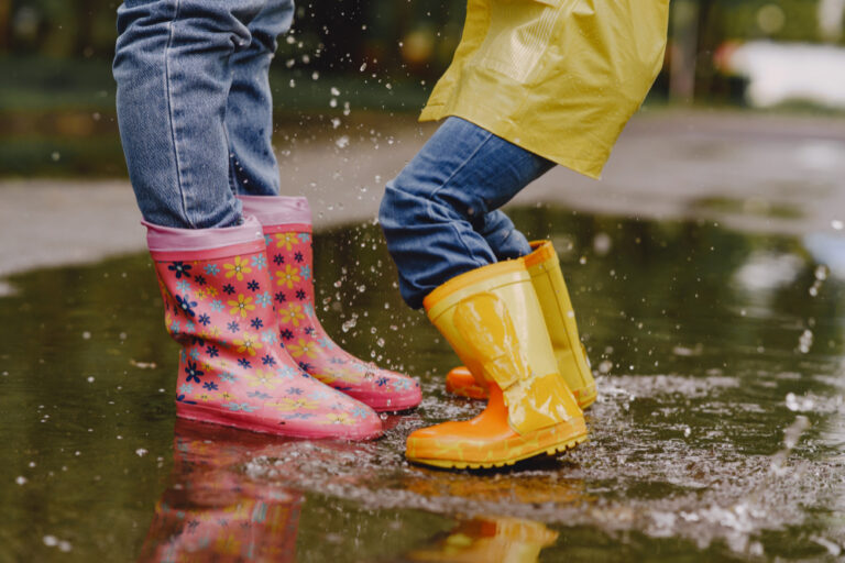Dans i regnen med gode gummistøvler